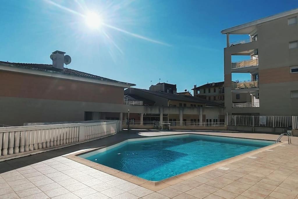 Charmant 2P, Piscine, Clim, A 5 Min De La Plage Vallauris Luaran gambar